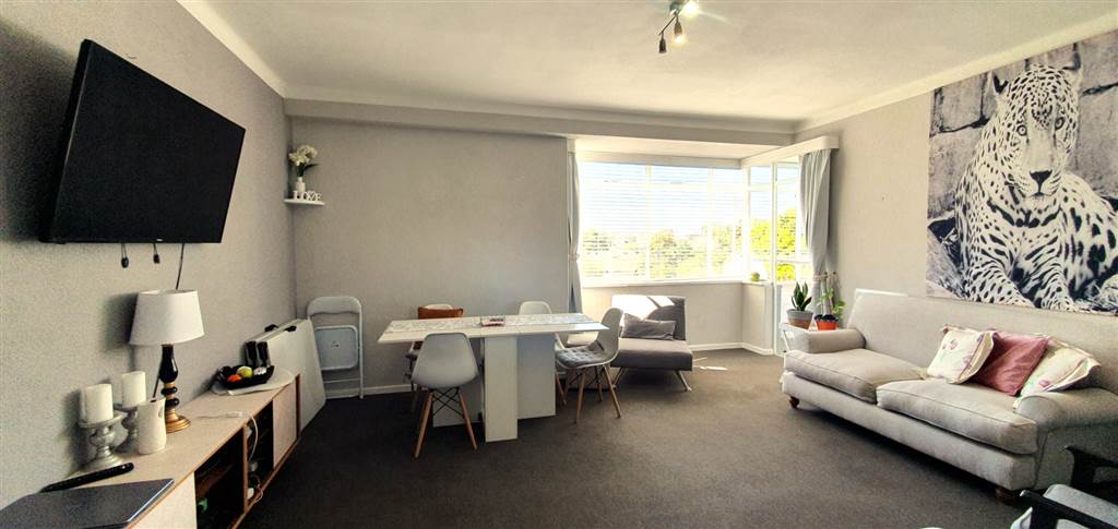 2 Bed Apartment in Plumstead photo number 12