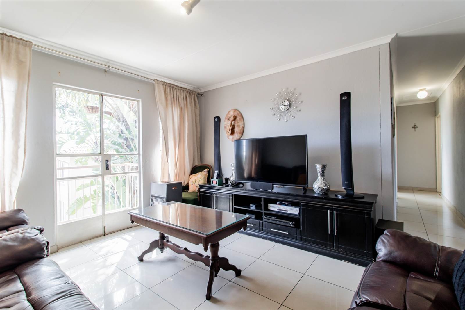 3 Bed Apartment in Radiokop photo number 1