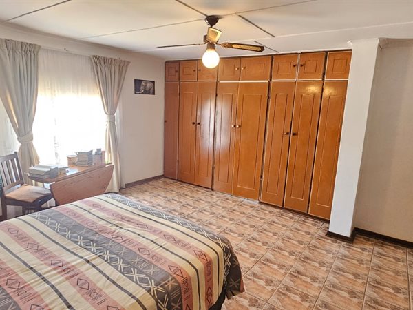 3 Bed House in Roodepan