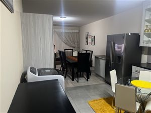 2 Bed Apartment in Roodepoort Central