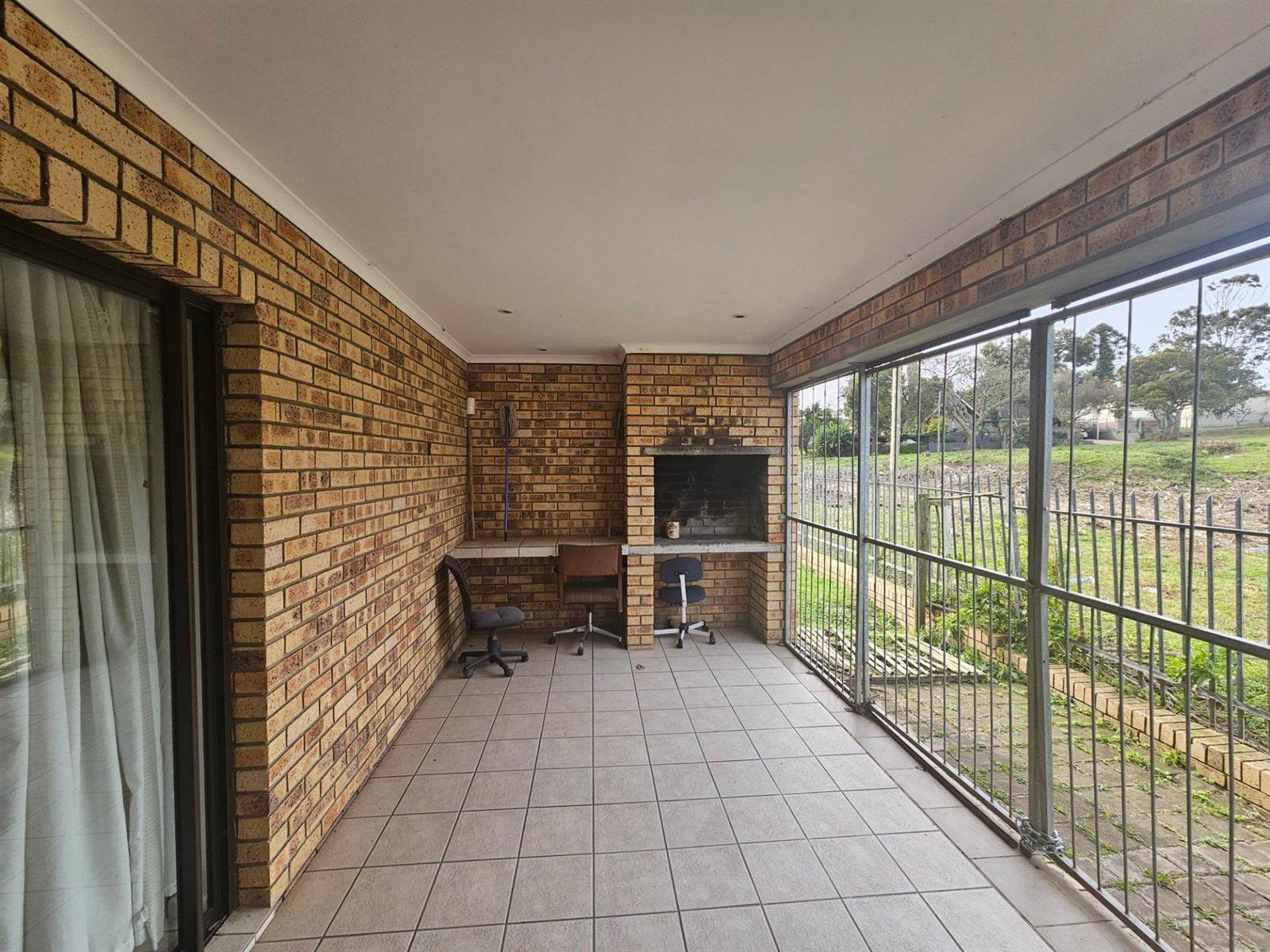 2 Bed House in Humansdorp photo number 12