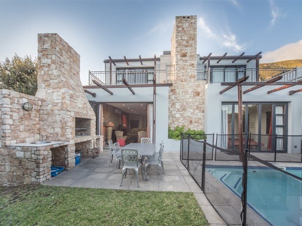 4 Bed House in Fernkloof Estate