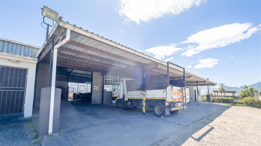590  m² Industrial space in George Central photo number 2