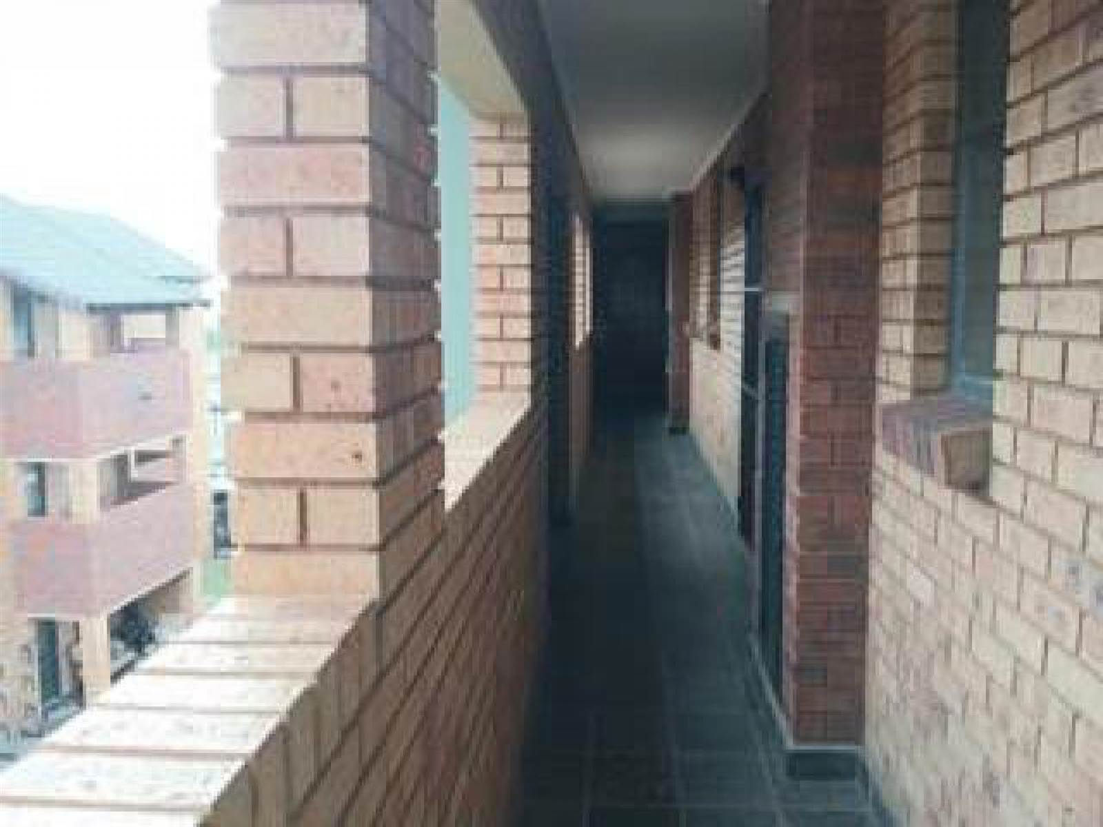 2 Bed House in Vereeniging photo number 2