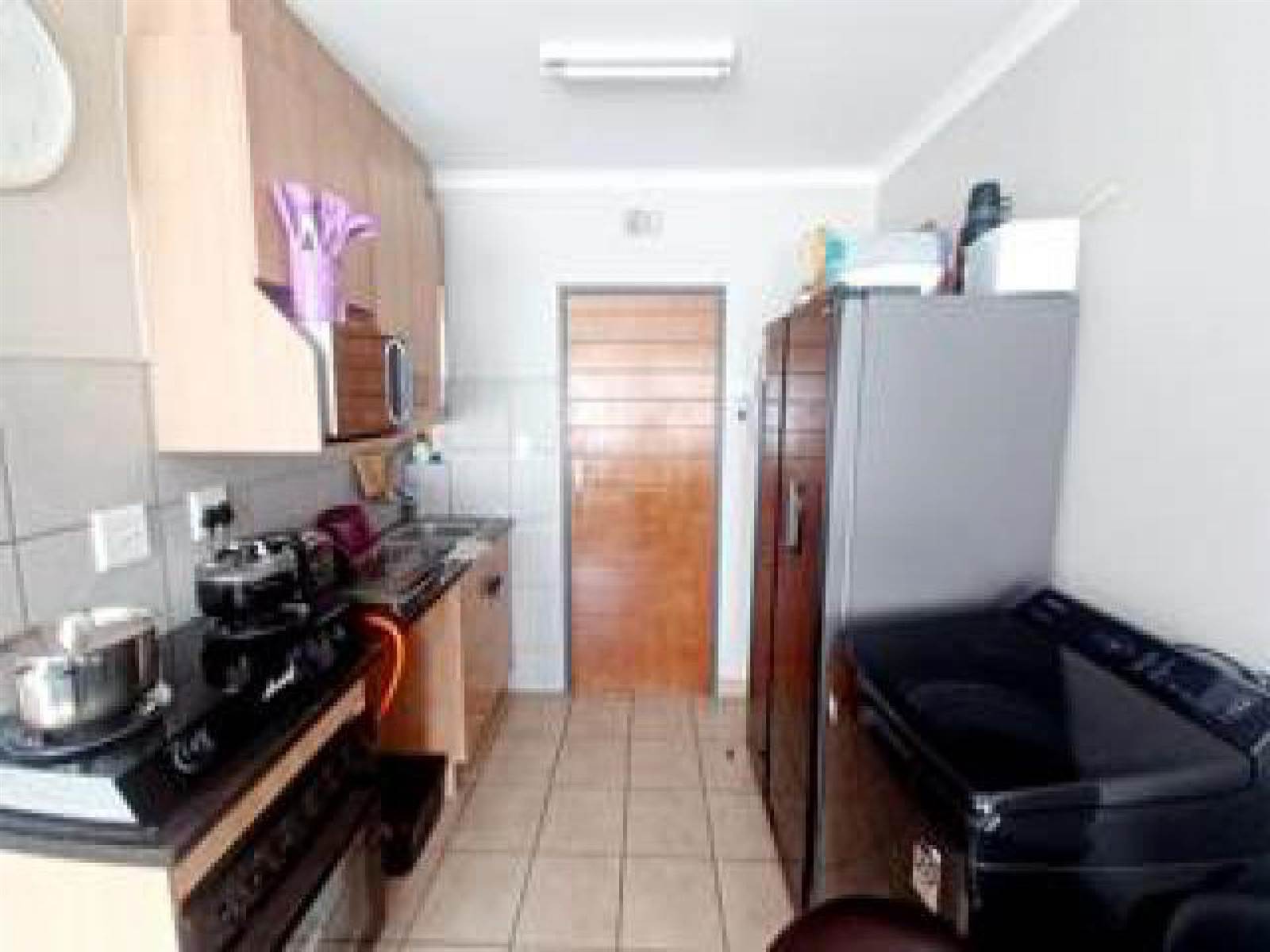 2 Bed House in Vereeniging photo number 4