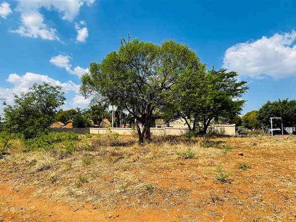 857 m² Land