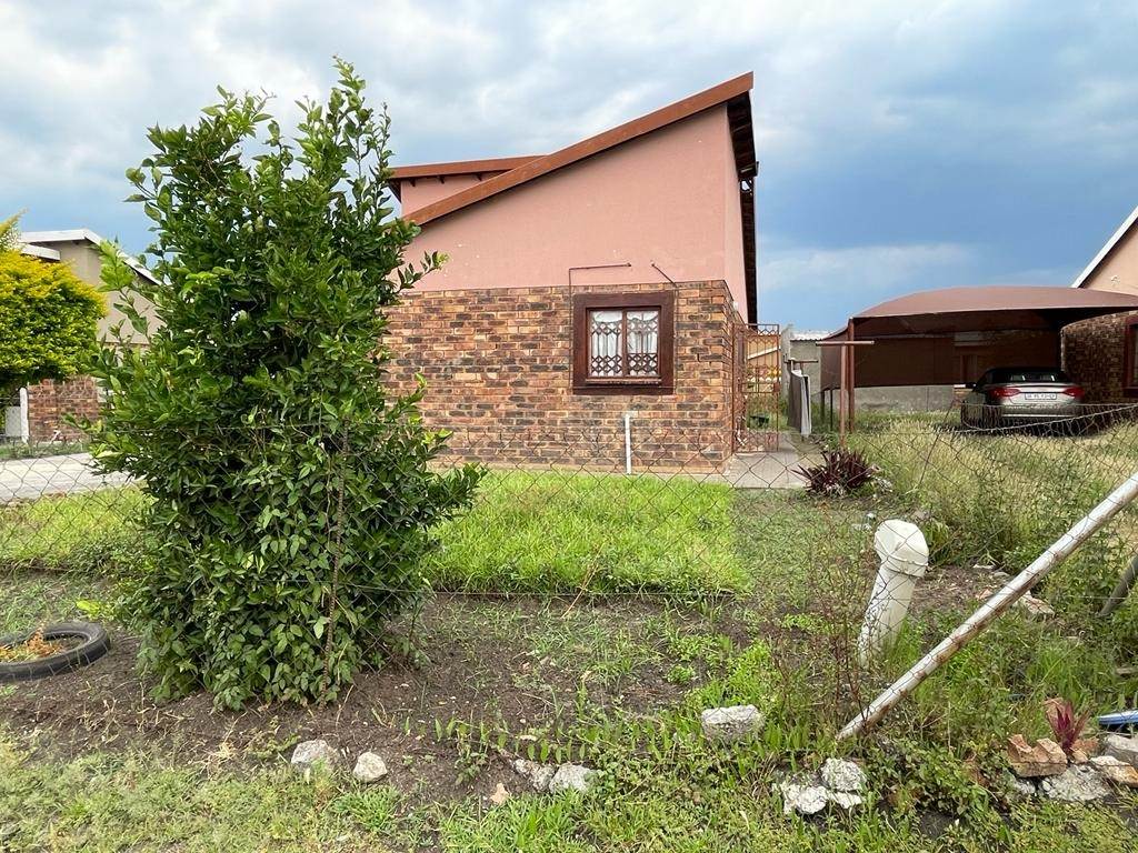 3 Bed House in Rustenburg Central photo number 12