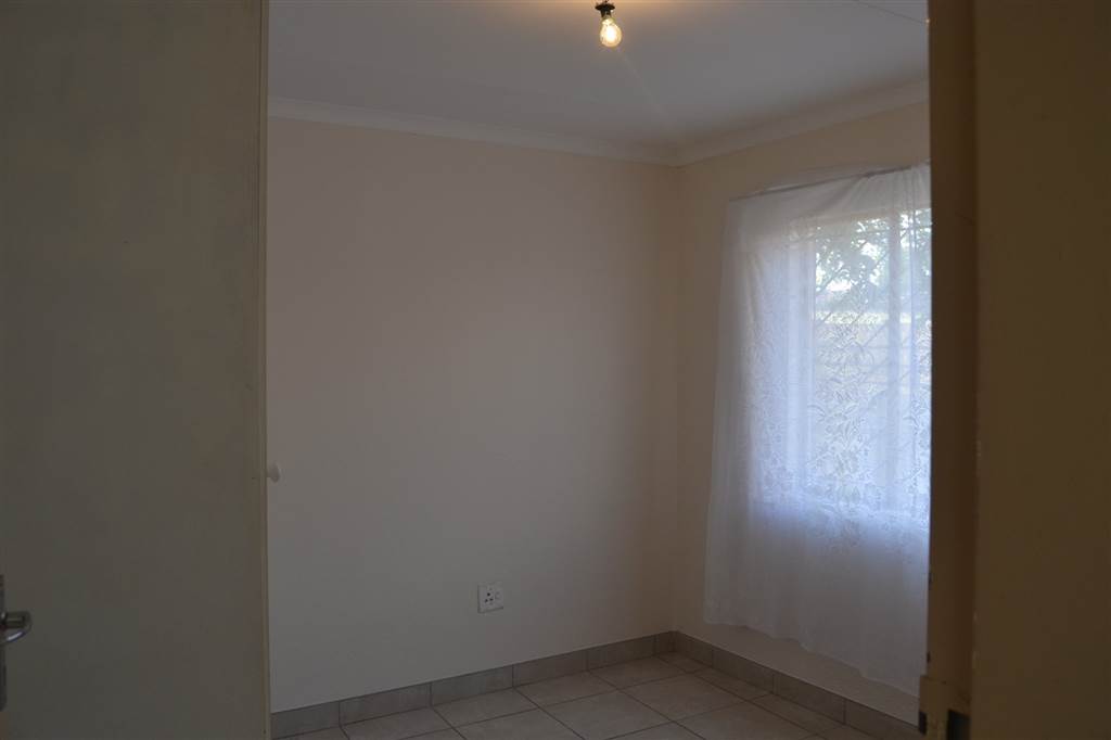2 Bed House to rent in Esther Park RR940497 Private Property