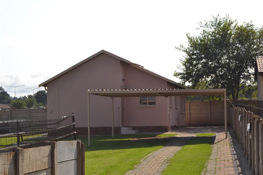 2 Bed House to rent in Esther Park RR940497 Private Property