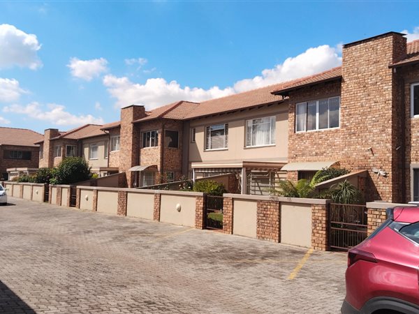 2 Bedroom Townhouse 2 Bedroom Townhouse