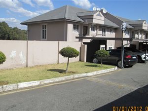 3 Bed Townhouse in Rembrandt Park