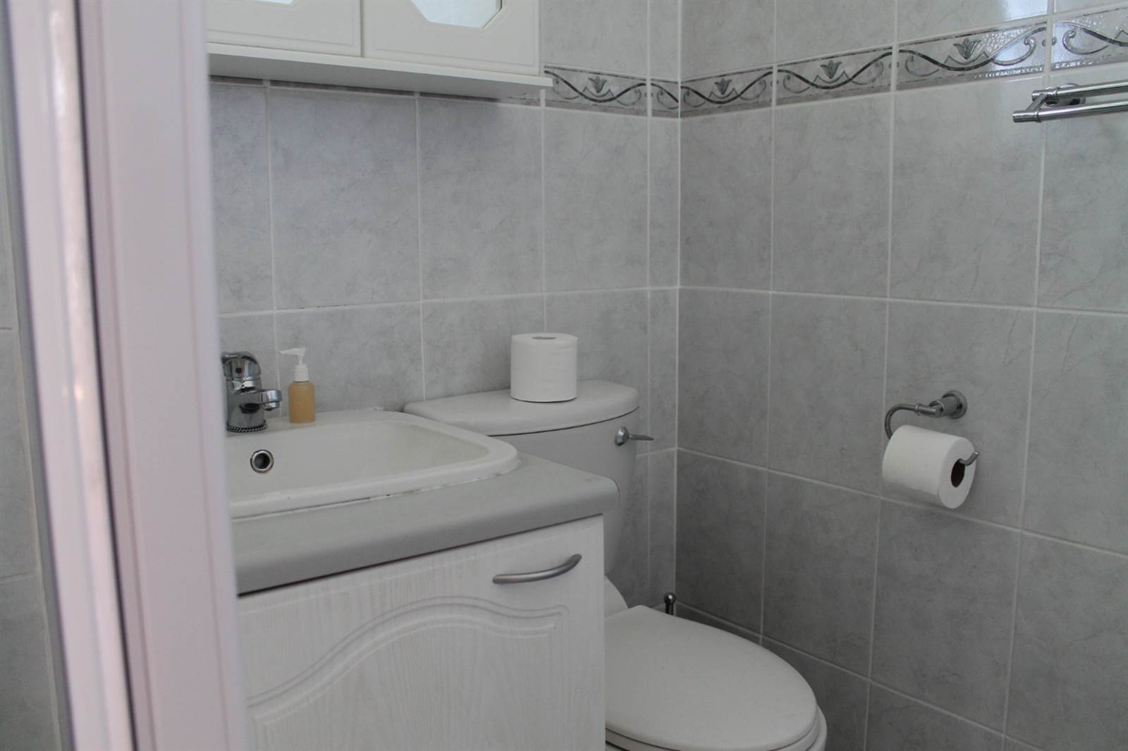 2 Bed Apartment in Morninghill photo number 30