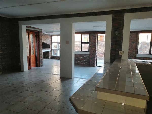 4 Bedroom House 4 Bedroom House