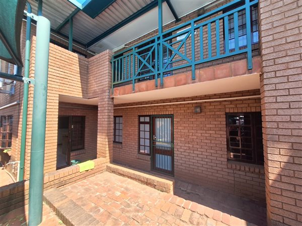 99  m² Office Space in Highveld