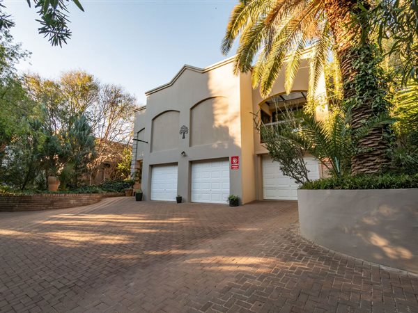 4 Bedroom House 4 Bedroom House