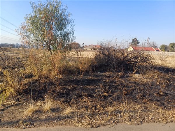 1 499 m² Land