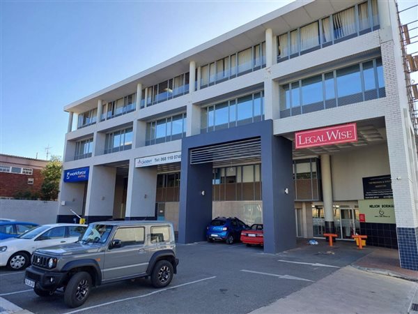 716  m² Commercial space