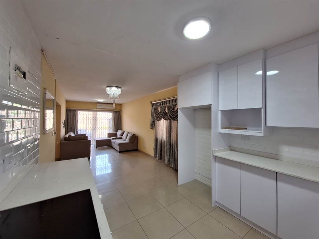 2 Bed Apartment in Tongaat Central photo number 9