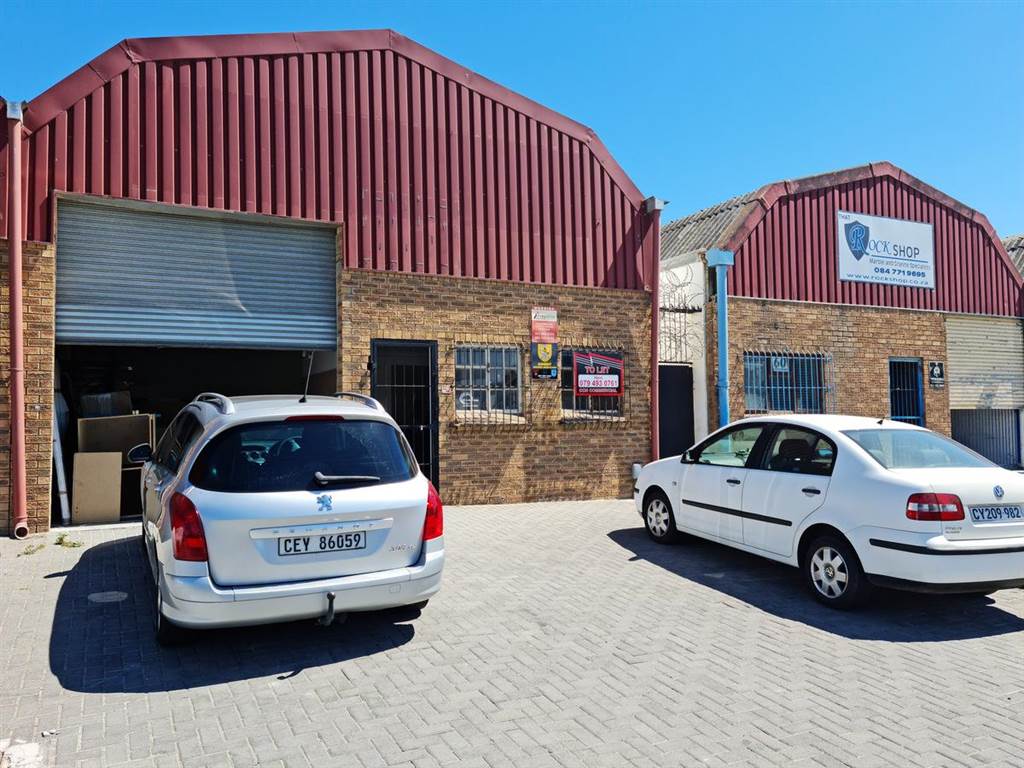 150  m² Industrial space in Somerset West Central photo number 2