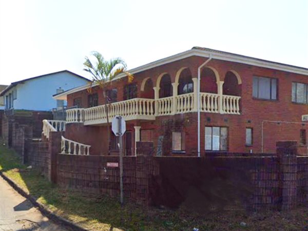 6 Bed House in Pinetown Central
