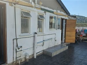 3 Bed House in Trenance Manor
