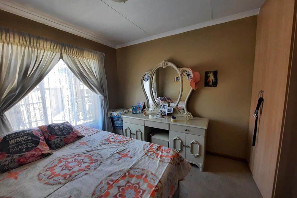 2 Bed Townhouse in Meredale photo number 6
