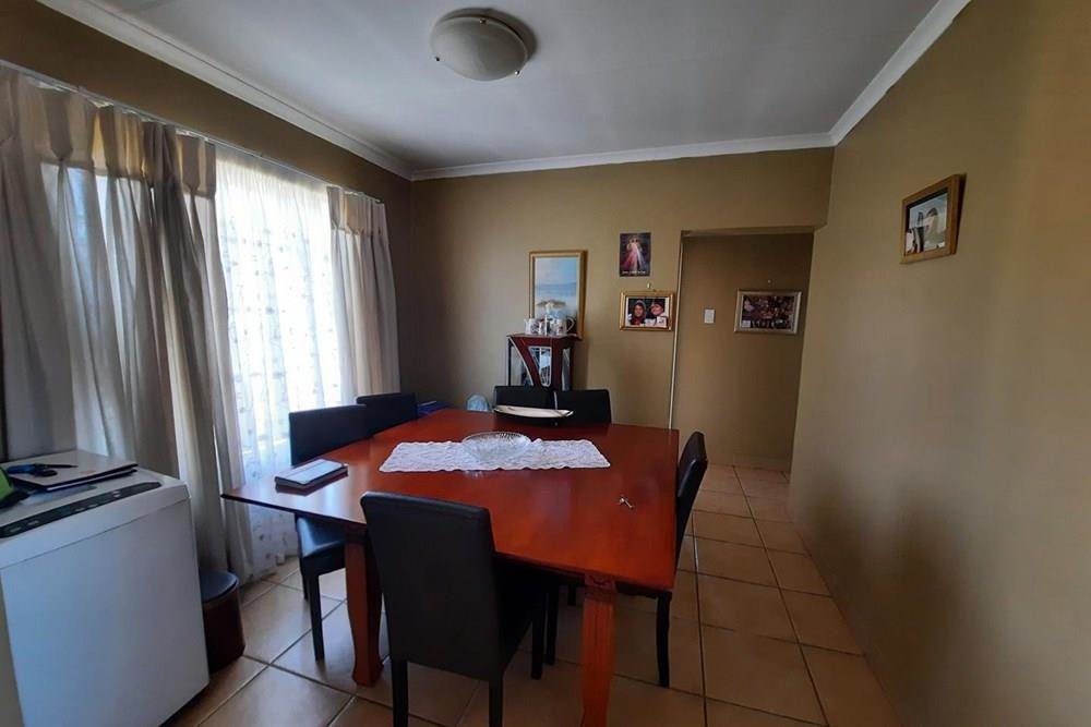2 Bed Townhouse in Meredale photo number 3