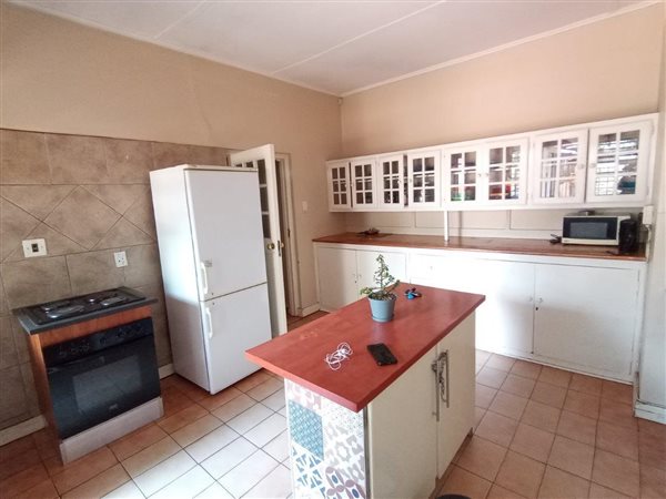6 Bedroom House 6 Bedroom House