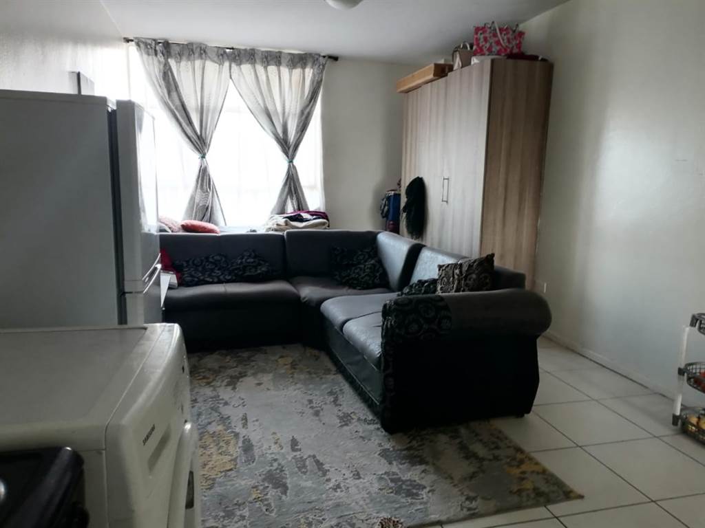 1 Bed Apartment in Kempton Park Central photo number 3