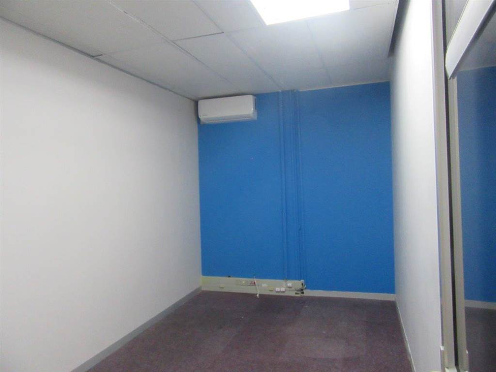 1000  m² Commercial space in Greenacres photo number 9