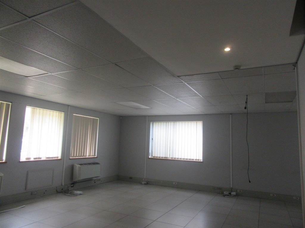 1000  m² Commercial space in Greenacres photo number 20