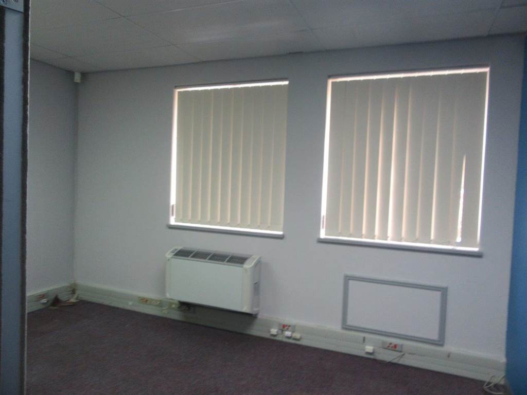 1000  m² Commercial space in Greenacres photo number 17