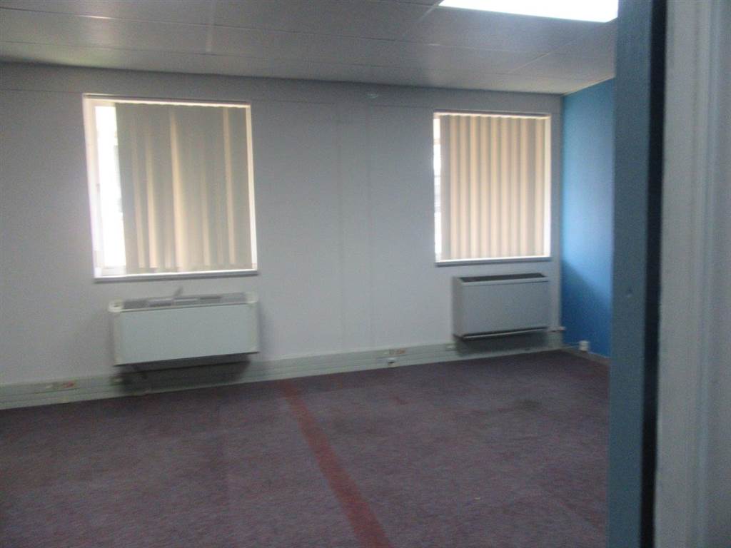 1000  m² Commercial space in Greenacres photo number 23