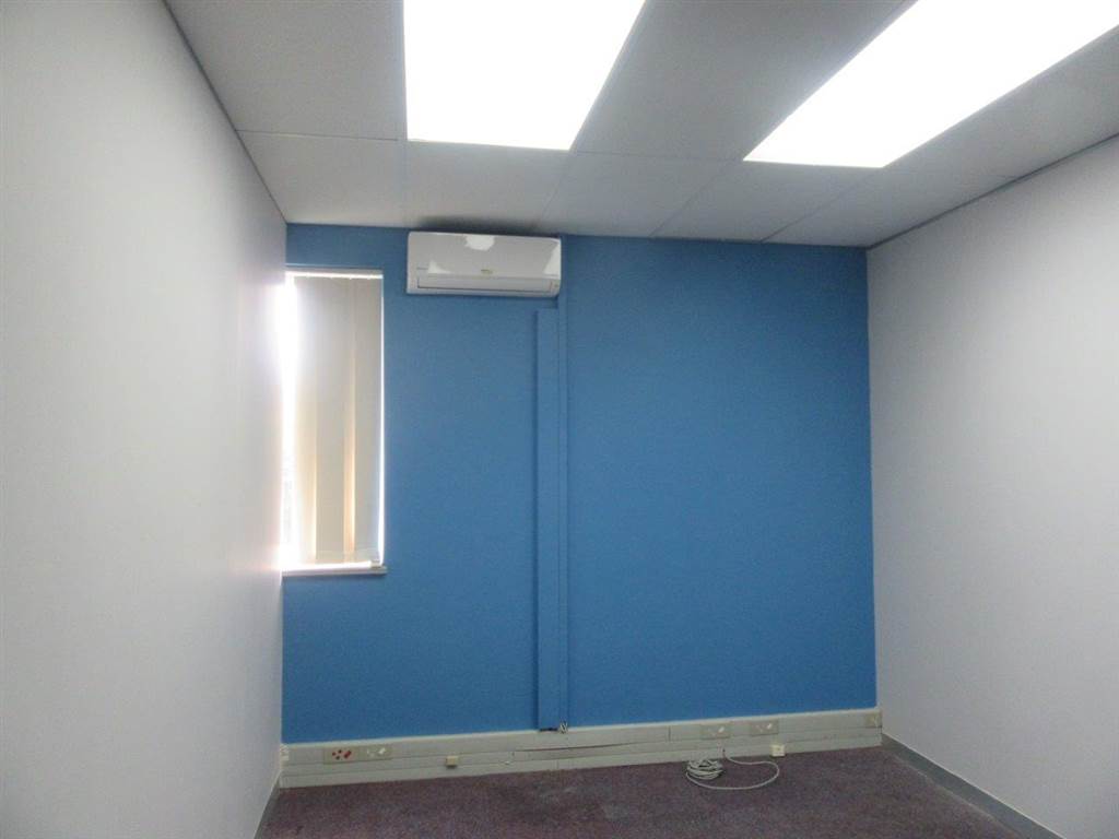 1000  m² Commercial space in Greenacres photo number 11