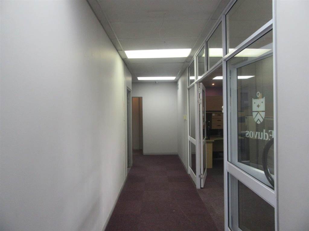 1000  m² Commercial space in Greenacres photo number 8