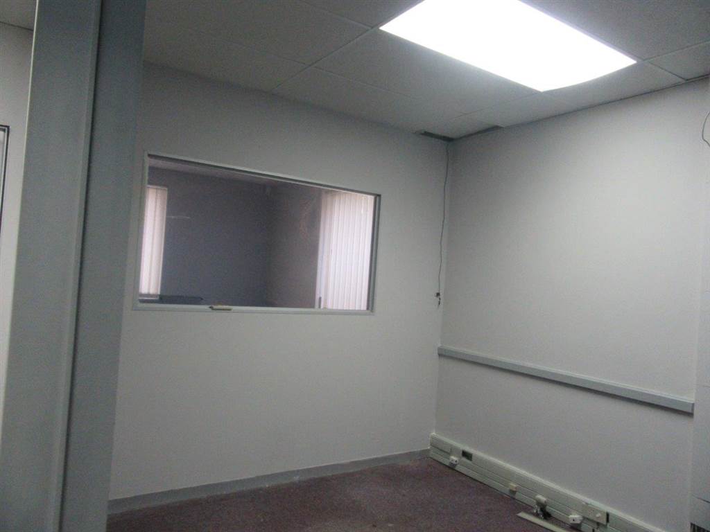 1000  m² Commercial space in Greenacres photo number 16