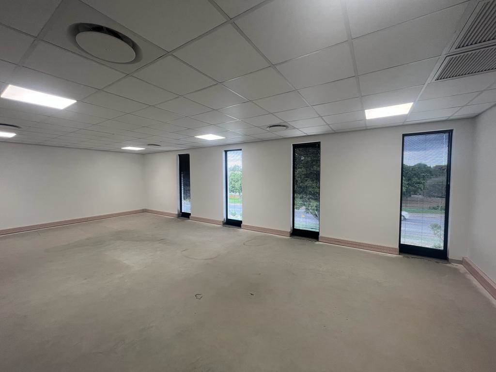 142  m² Commercial space in Durbanville Central photo number 8