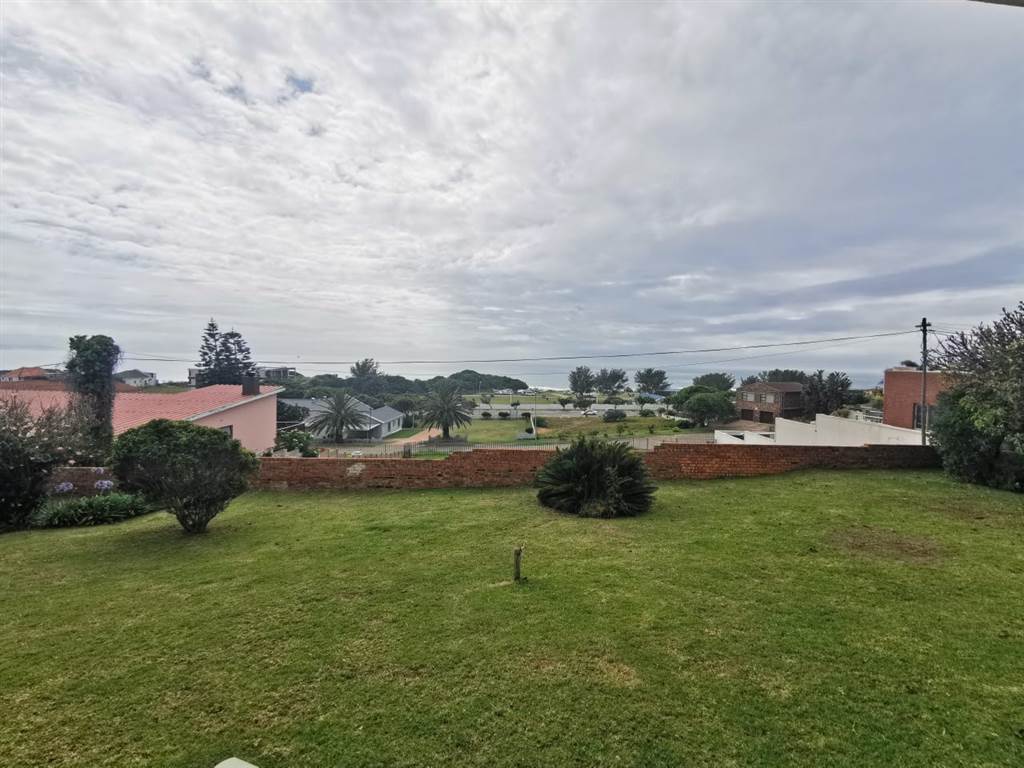 9 Bed House in Jeffreys Bay photo number 1
