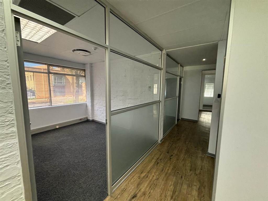 327  m² Commercial space in Illovo photo number 9