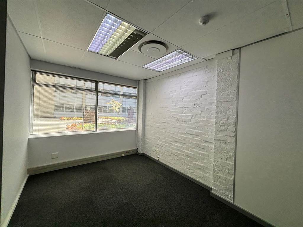 327  m² Commercial space in Illovo photo number 18