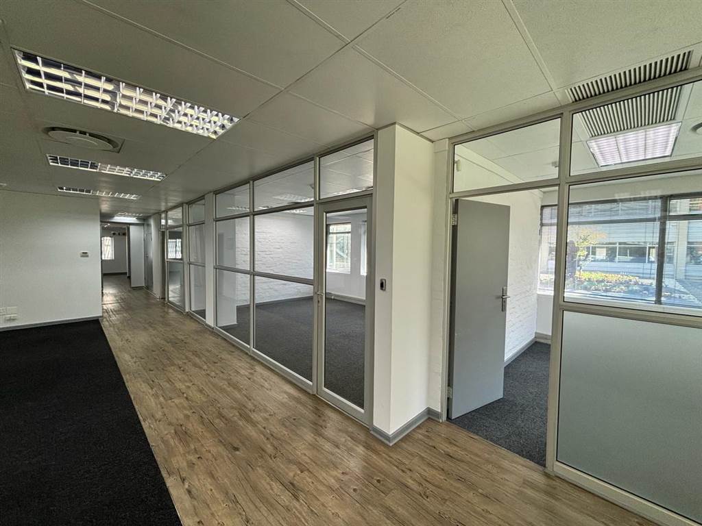 327  m² Commercial space in Illovo photo number 12