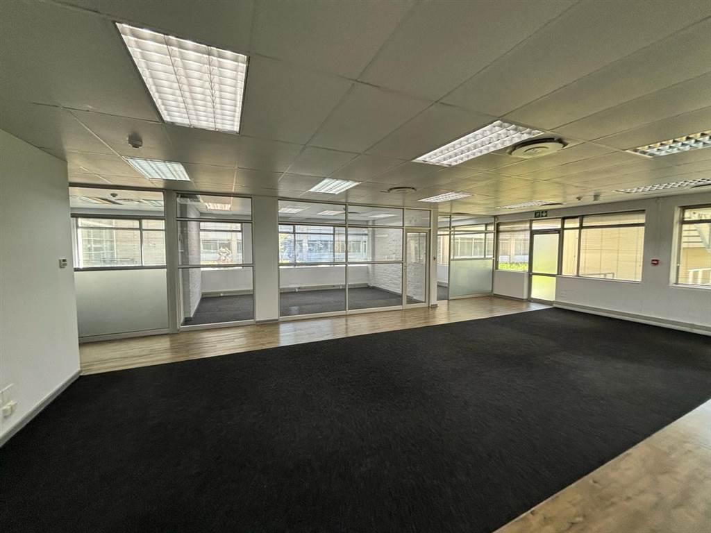 327  m² Commercial space in Illovo photo number 19