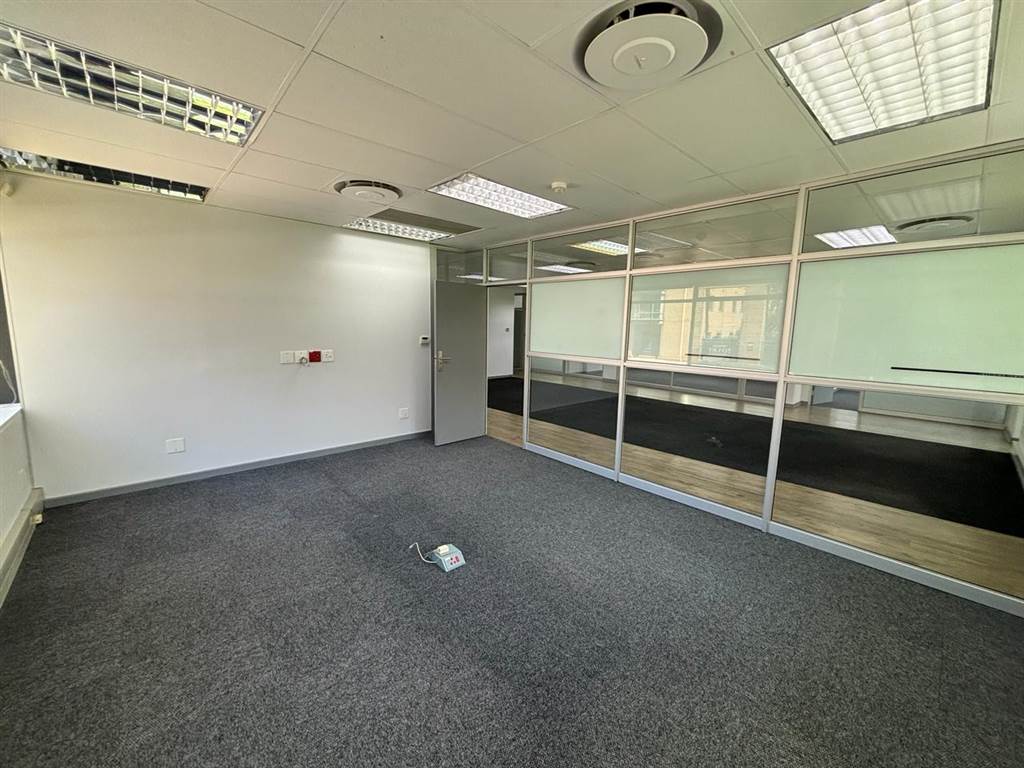 327  m² Commercial space in Illovo photo number 10