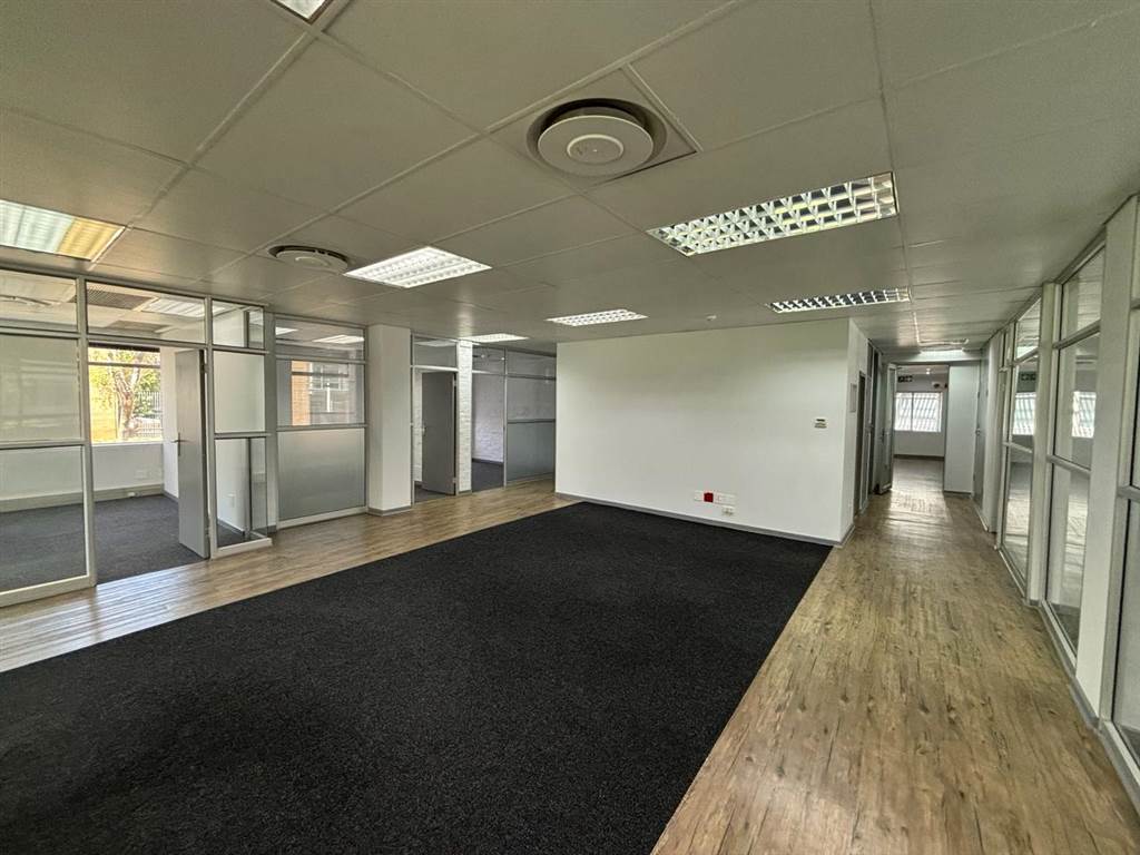 327  m² Commercial space in Illovo photo number 16