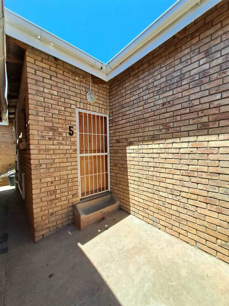 13 Bed House in Kokstad photo number 8