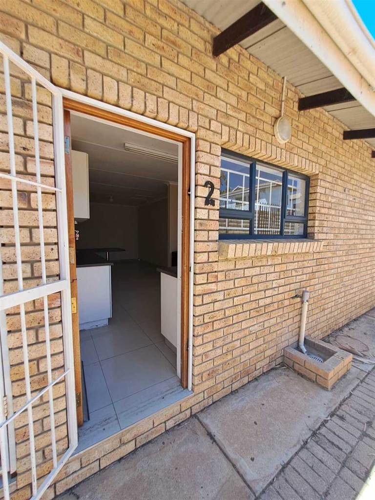 13 Bed House in Kokstad photo number 3
