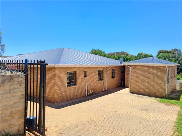 13 Bed House in Kokstad