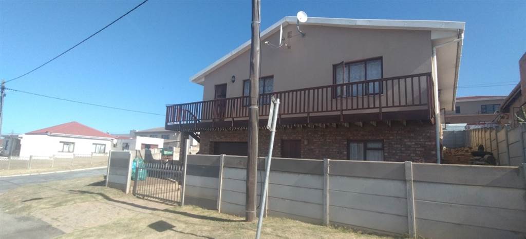 3 Bed House in Mossel Bay Central photo number 1
