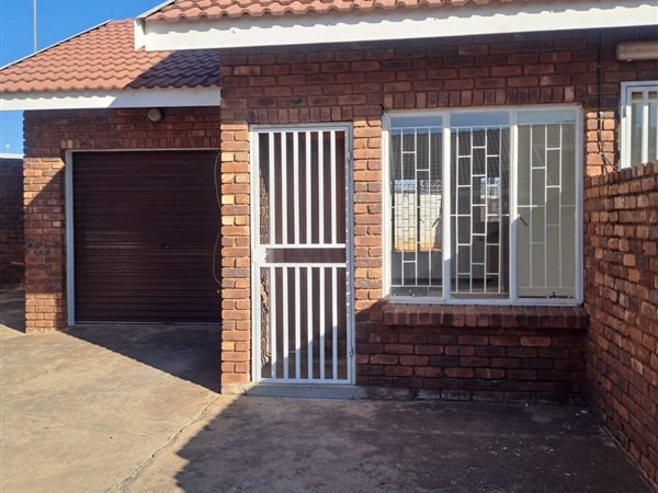 3 Bedroom Townhouse 3 Bedroom Townhouse