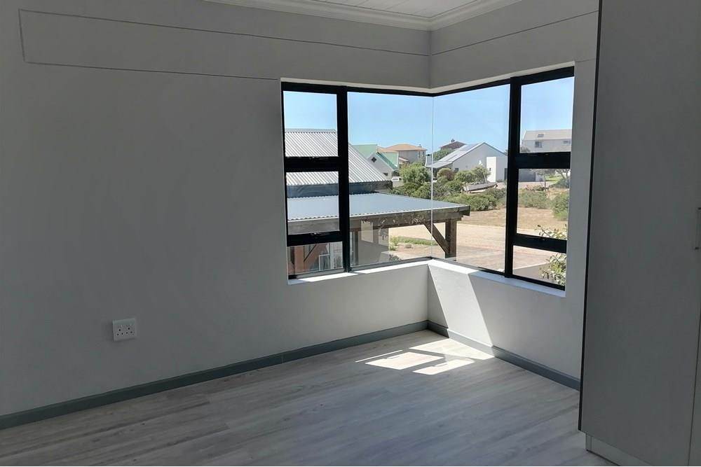 4 Bed House in Stilbaai photo number 14
